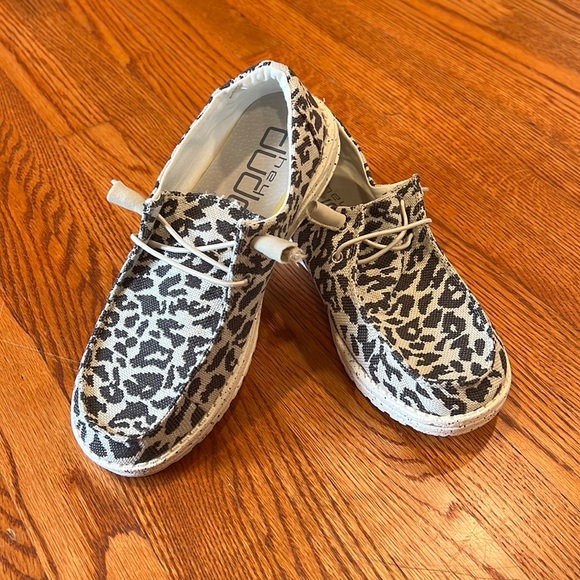 Women’s HEY DUDE - Woven Cheetah Grey - Picture 1 of 4